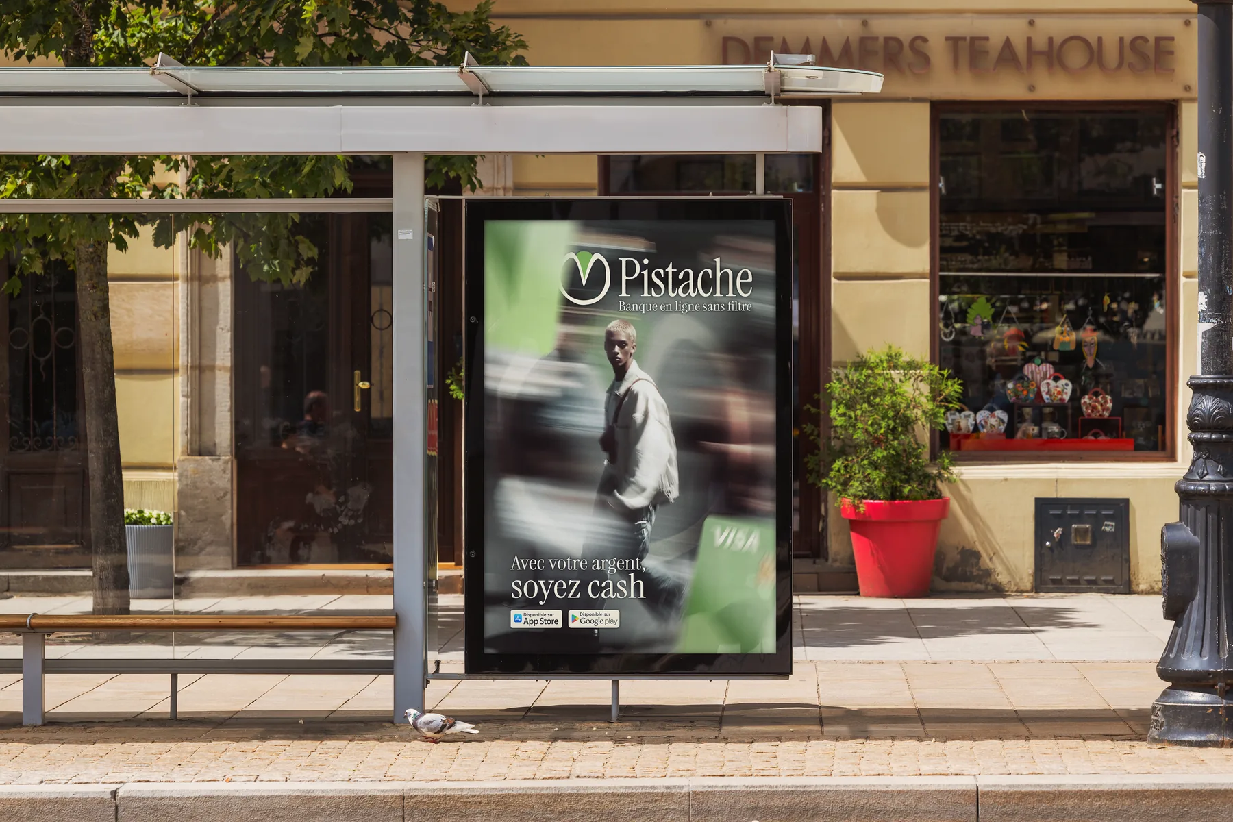 Affiche Pistache présentée dans un abribus
